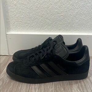 Men’s Adidas Gazelle Black Sneakers Sz 8.5